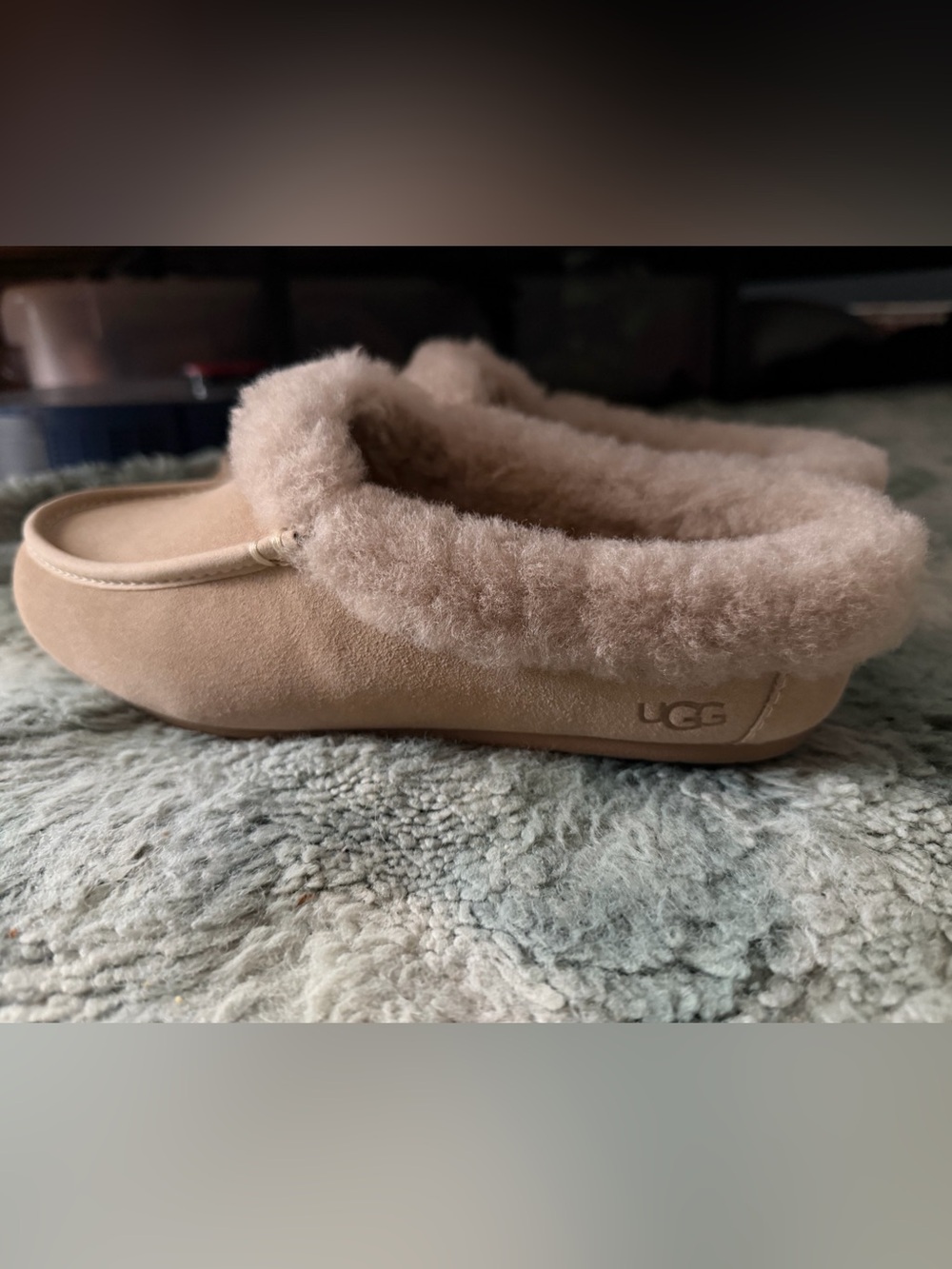 UGG®
ANSLEY MULES